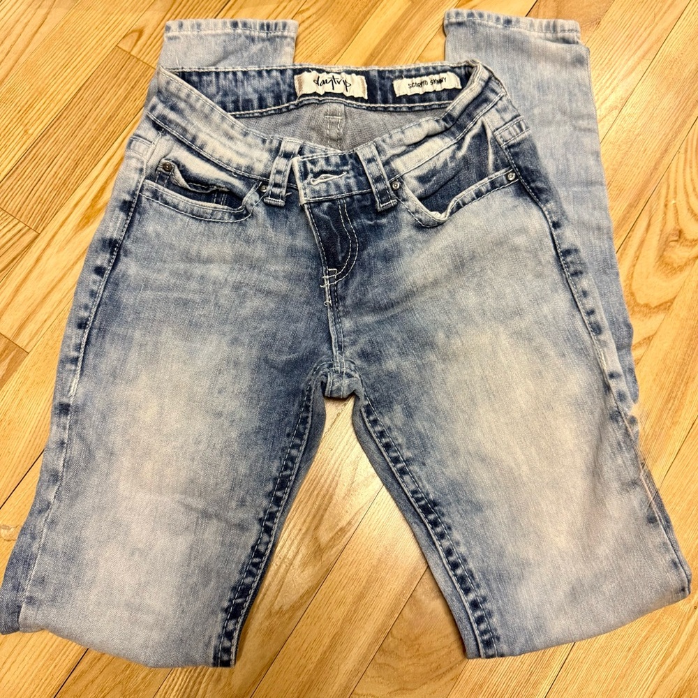 Vintage Pair of Daytrip Scorpio Skinny Jeans. Light Wash Denim Size 26 R